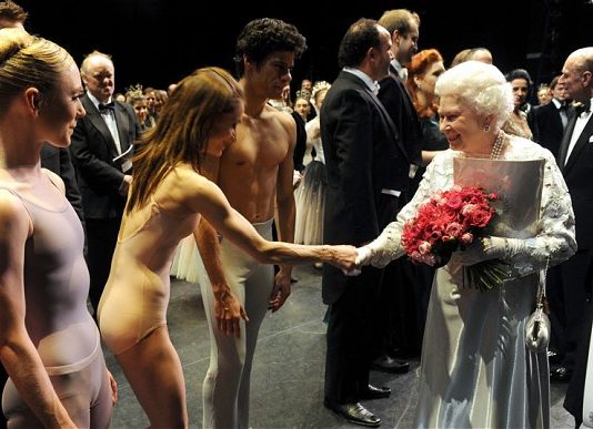 The Queen meets Royal Ballet dancers