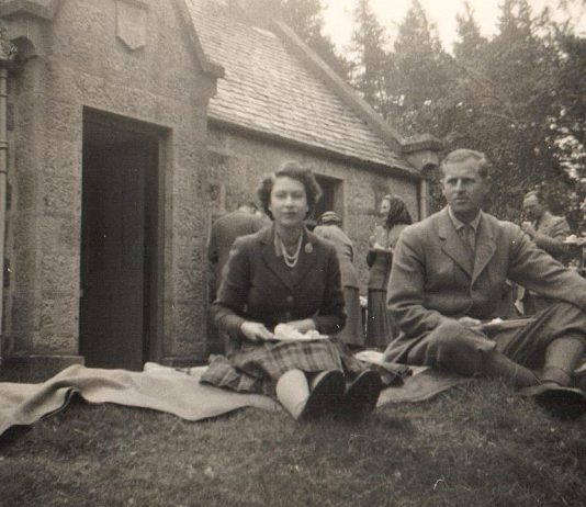 Unseen Pics of Queen and Royal Family For Sale Unseen Pics of Queen and Royal Family For Sale