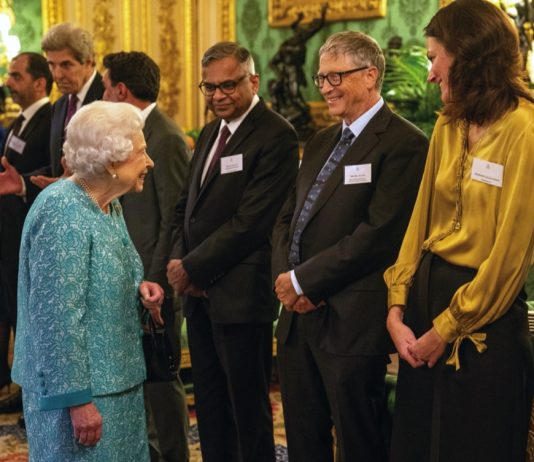 The King to Mark Conclusion of Global Investment Summit Queen Elizabeth II greets Bill Gates at a reception for international business and investment leaders at Windsor Castle, to mark the Global Investment Summit, October 19, 2021.