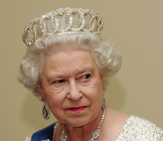 UK National Memorial to Queen Elizabeth II to be located in St James’s Park Queen Elizabeth at the State Banquet at the House of the Brotherhood of Blackheads in Tallinn, Estonia.