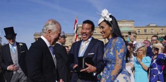 GARDEN PARTIES 2025 King Charles III with Lionel Richie and Lisa Parigi during a Garden Party at Buckingham Palace, London, in celebration of the coronation. May 3, 2023.