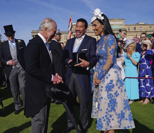 GARDEN PARTIES 2025 King Charles III with Lionel Richie and Lisa Parigi during a Garden Party at Buckingham Palace, London, in celebration of the coronation. May 3, 2023.